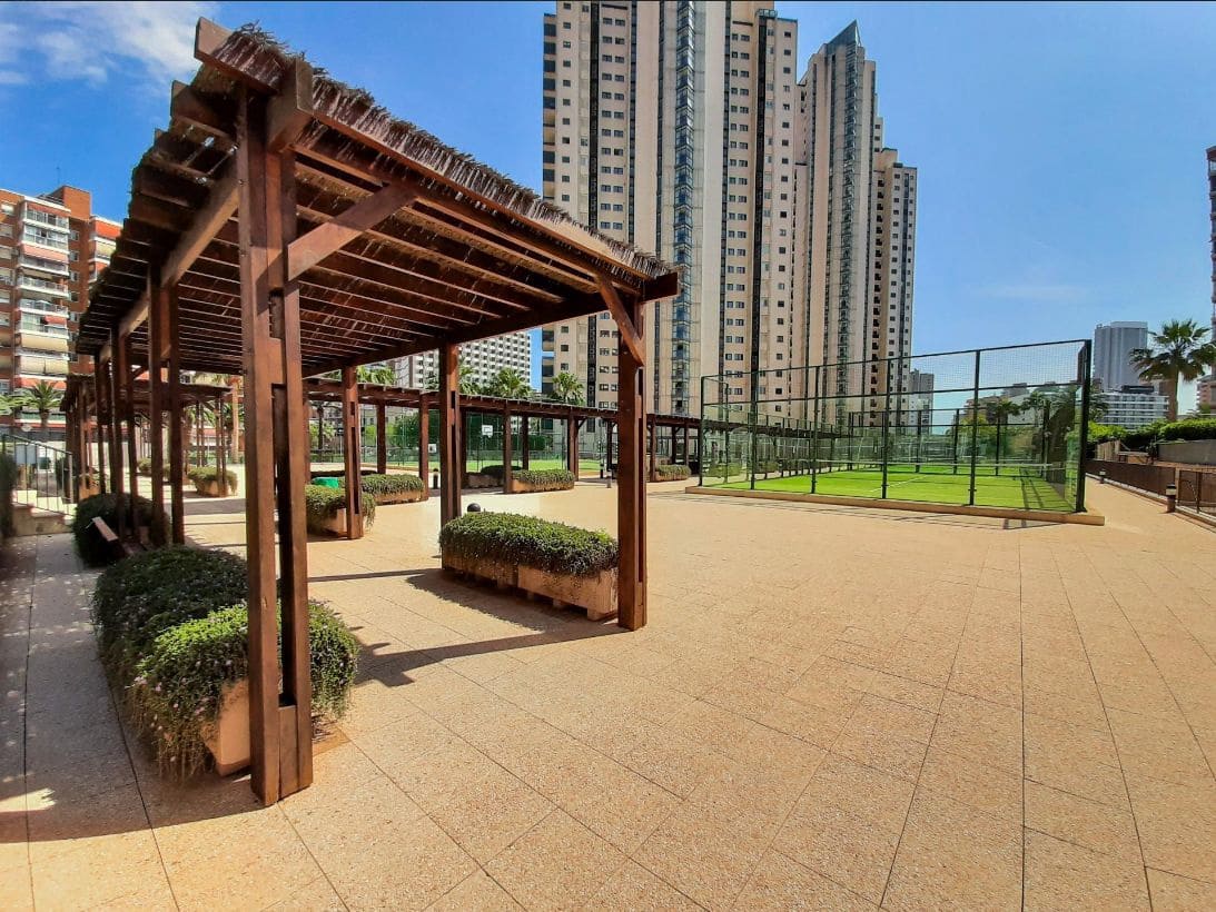 2 bedroom Apartment for sale in Benidorm with pool - € 315,000 (Ref: 9459601)