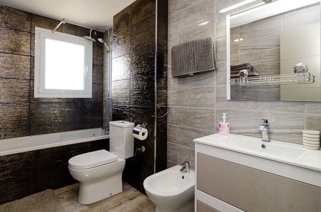 3 bedroom Penthouse for sale in Poniente, Benidorm with pool - € 590,000 (Ref: 9459603)