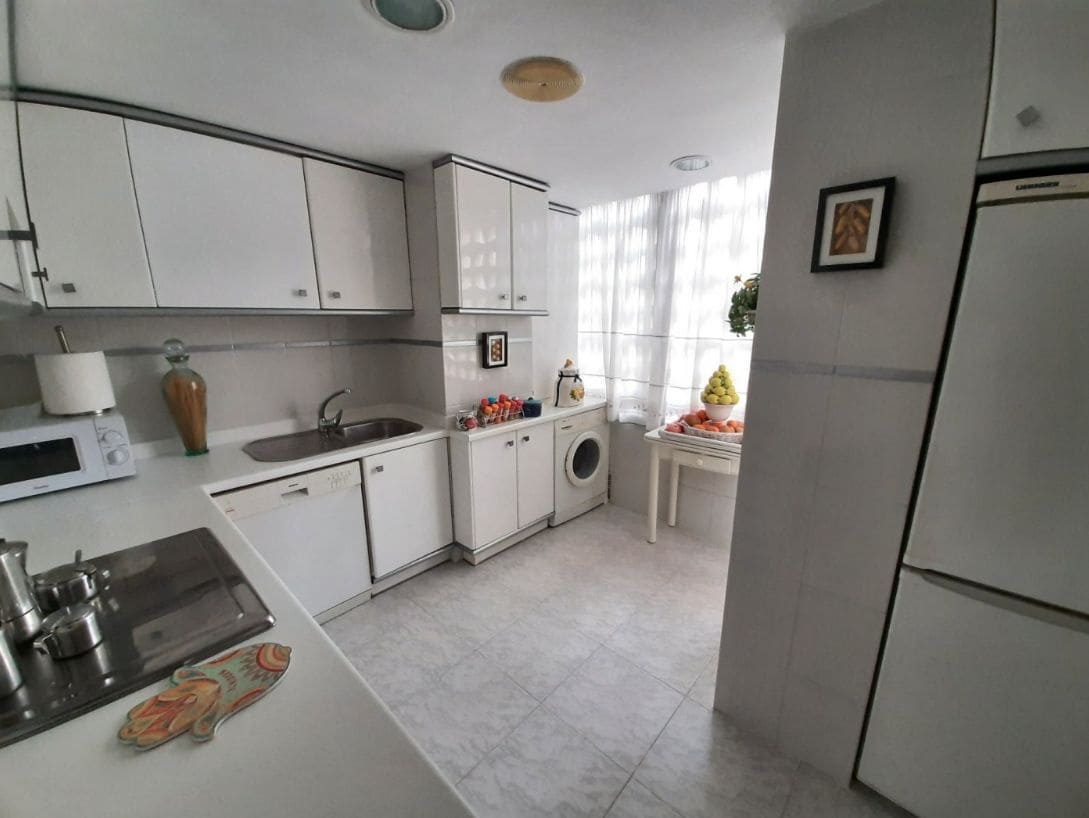 4 soverom Leilighet til salgs i Benidorm med svømmebasseng garasje - € 650 000 (Ref: 9459606)