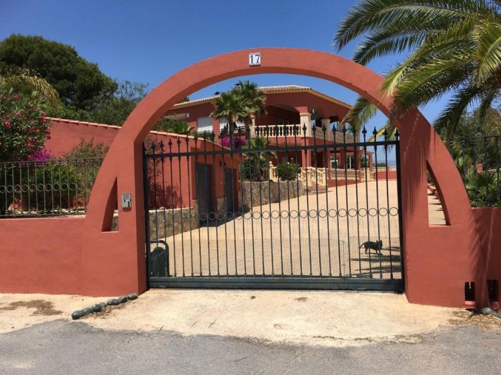 8 soverom Villa til salgs i Alfaz del Pi / L'Alfas del Pi med svømmebasseng garasje - € 1 100 000 (Ref: 9459607)