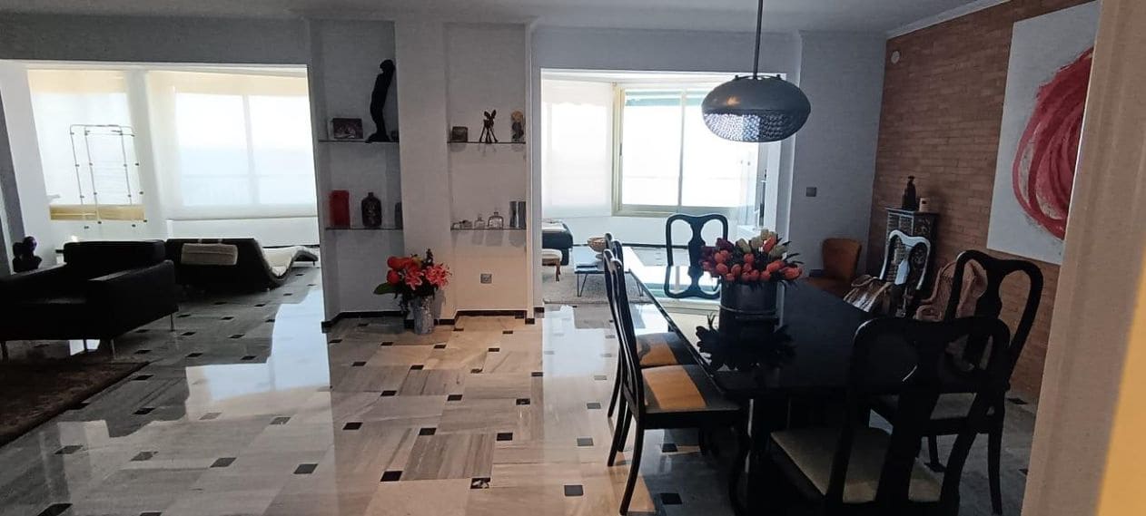 2 bedroom Apartment for sale in Benidorm with pool garage - € 1,000,000 (Ref: 9459608)