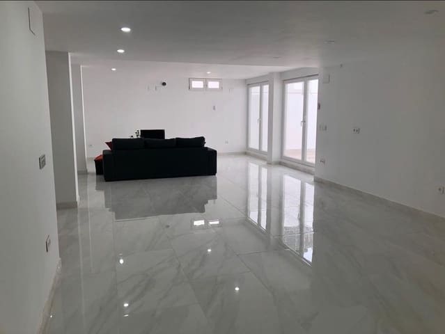 4 bedroom Villa for sale in La Nucia with pool garage - € 575,000 (Ref: 9459613)