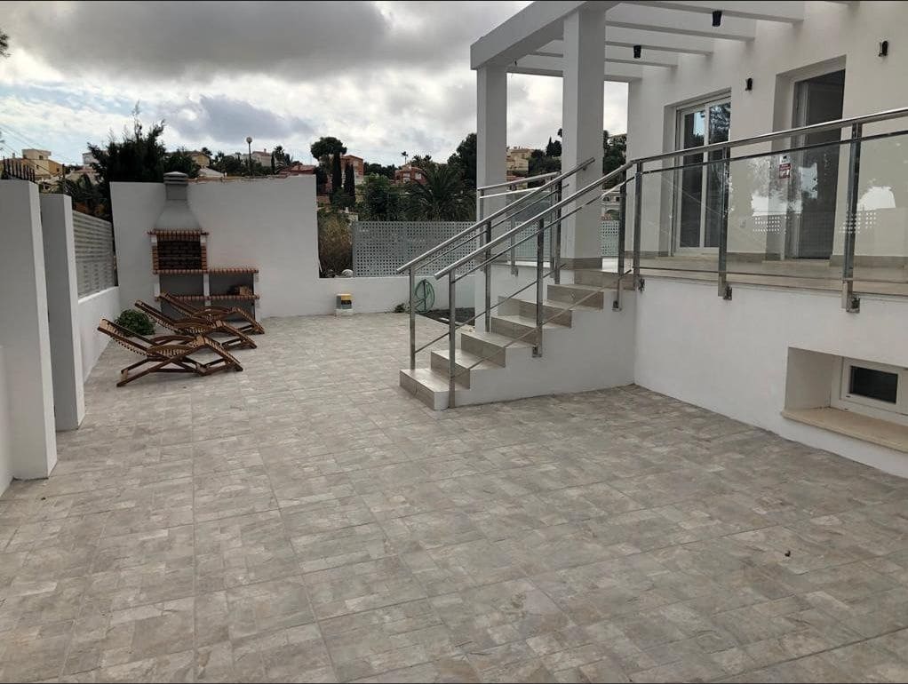 4 bedroom Villa for sale in La Nucia with pool garage - € 575,000 (Ref: 9459613)