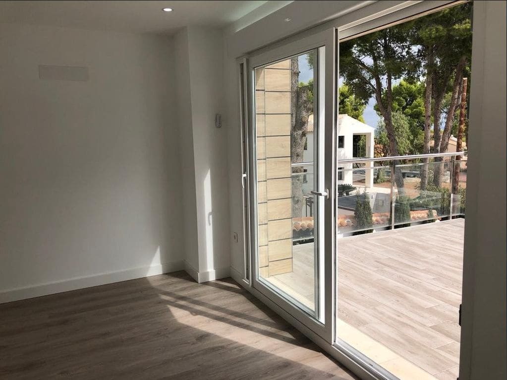 4 bedroom Villa for sale in La Nucia with pool garage - € 575,000 (Ref: 9459613)