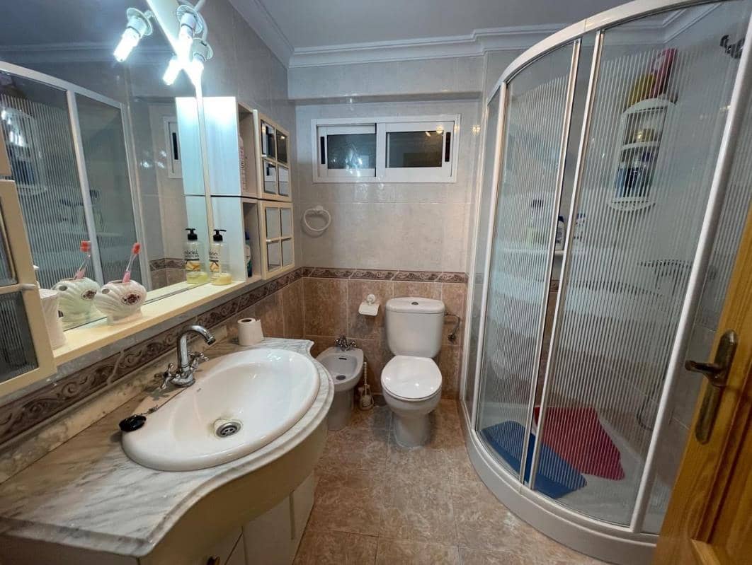 3 bedroom Apartment for sale in Benidorm with garage - € 590,000 (Ref: 9465095)