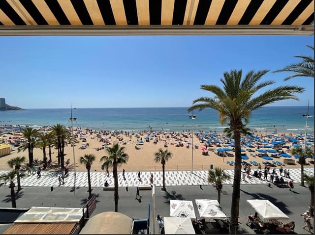 3 bedroom Apartment for sale in Levante, Benidorm with garage - € 590,000 (Ref: 9465095)