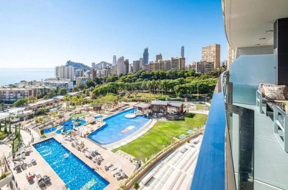 2 sypialnia Apartament na sprzedaż w Benidorm z basenem garażem - 600 000 € (Ref: 9487249)