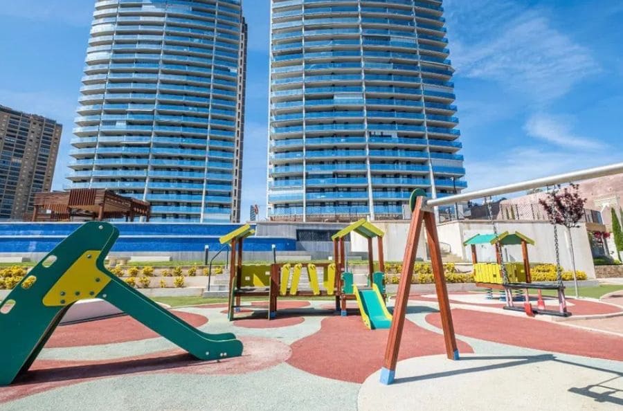 2 sypialnia Apartament na sprzedaż w Benidorm z basenem garażem - 600 000 € (Ref: 9487249)