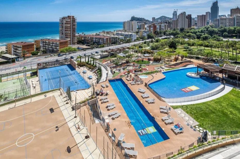 2 sypialnia Apartament na sprzedaż w Benidorm z basenem garażem - 600 000 € (Ref: 9487249)