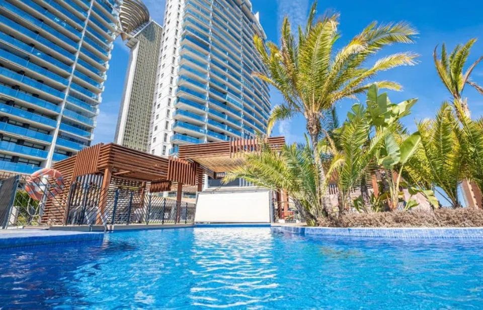 2 sypialnia Apartament na sprzedaż w Benidorm z basenem garażem - 600 000 € (Ref: 9487249)