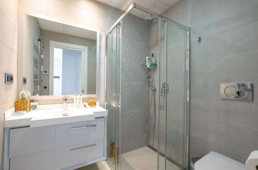 2 sypialnia Apartament na sprzedaż w Benidorm z basenem garażem - 600 000 € (Ref: 9487250)