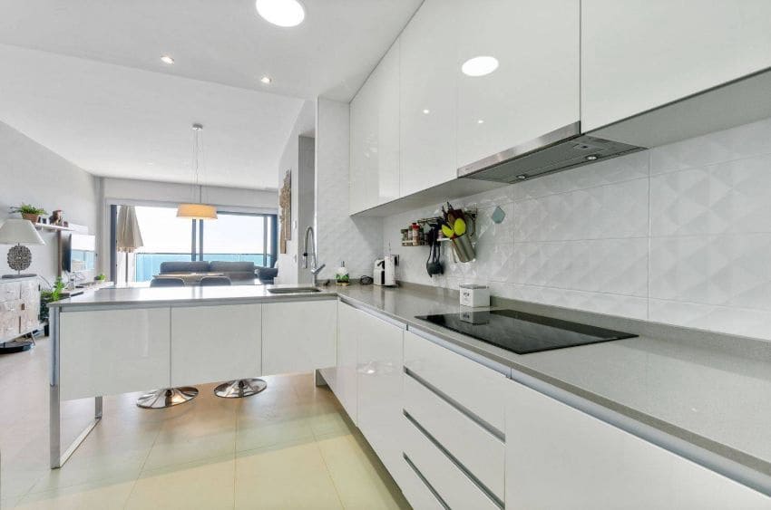 2 sypialnia Apartament na sprzedaż w Benidorm z basenem garażem - 600 000 € (Ref: 9487250)