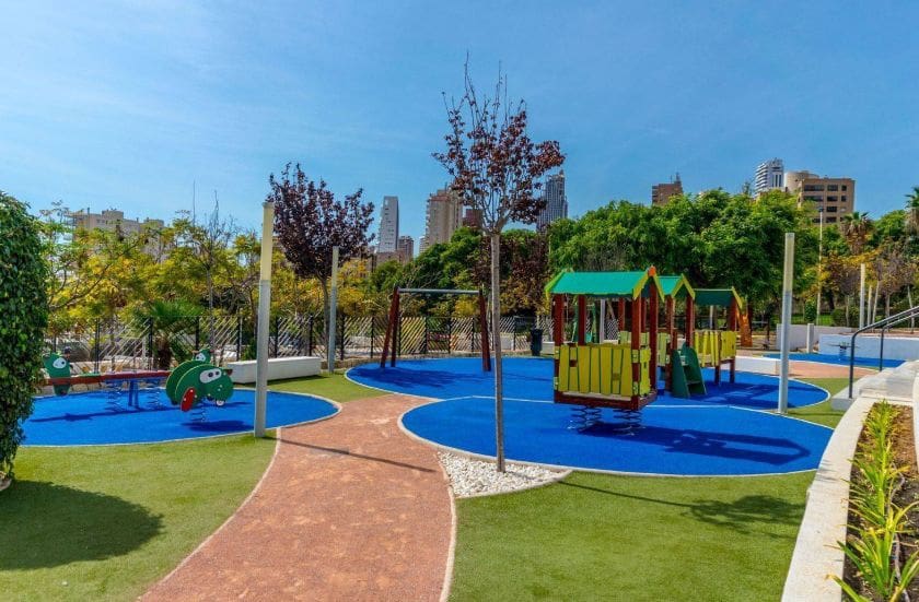 2 sypialnia Apartament na sprzedaż w Benidorm z basenem garażem - 600 000 € (Ref: 9487250)