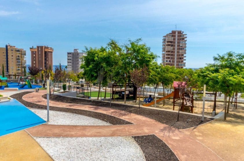 2 sypialnia Apartament na sprzedaż w Benidorm z basenem garażem - 600 000 € (Ref: 9487250)