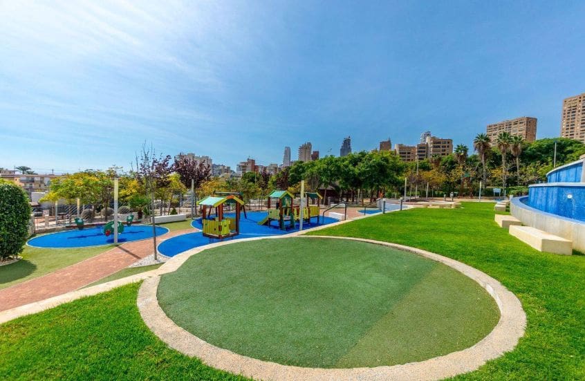 2 sypialnia Apartament na sprzedaż w Benidorm z basenem garażem - 600 000 € (Ref: 9487250)