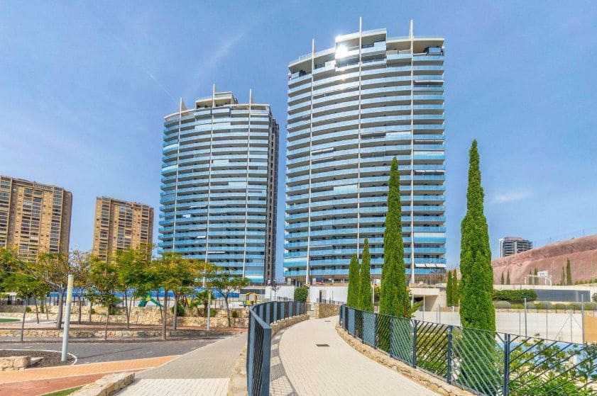 2 sypialnia Apartament na sprzedaż w Benidorm z basenem garażem - 600 000 € (Ref: 9487250)
