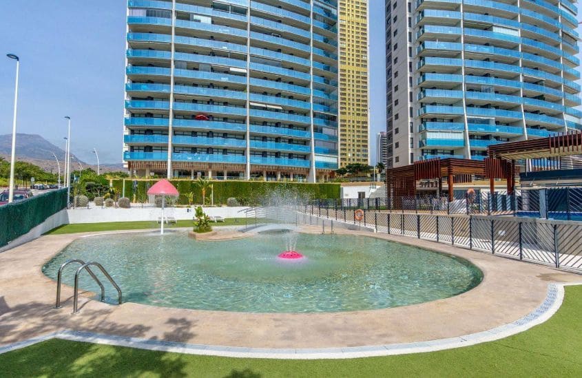 2 sypialnia Apartament na sprzedaż w Benidorm z basenem garażem - 600 000 € (Ref: 9487250)