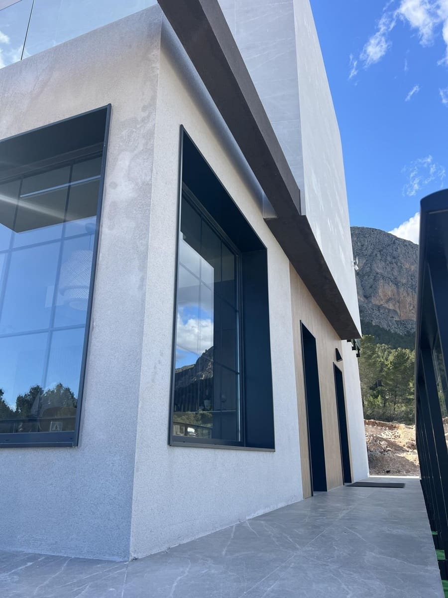 Adosado de 3 habitaciones en Polop en venta con piscina - 567.690 € (Ref: 9487681)