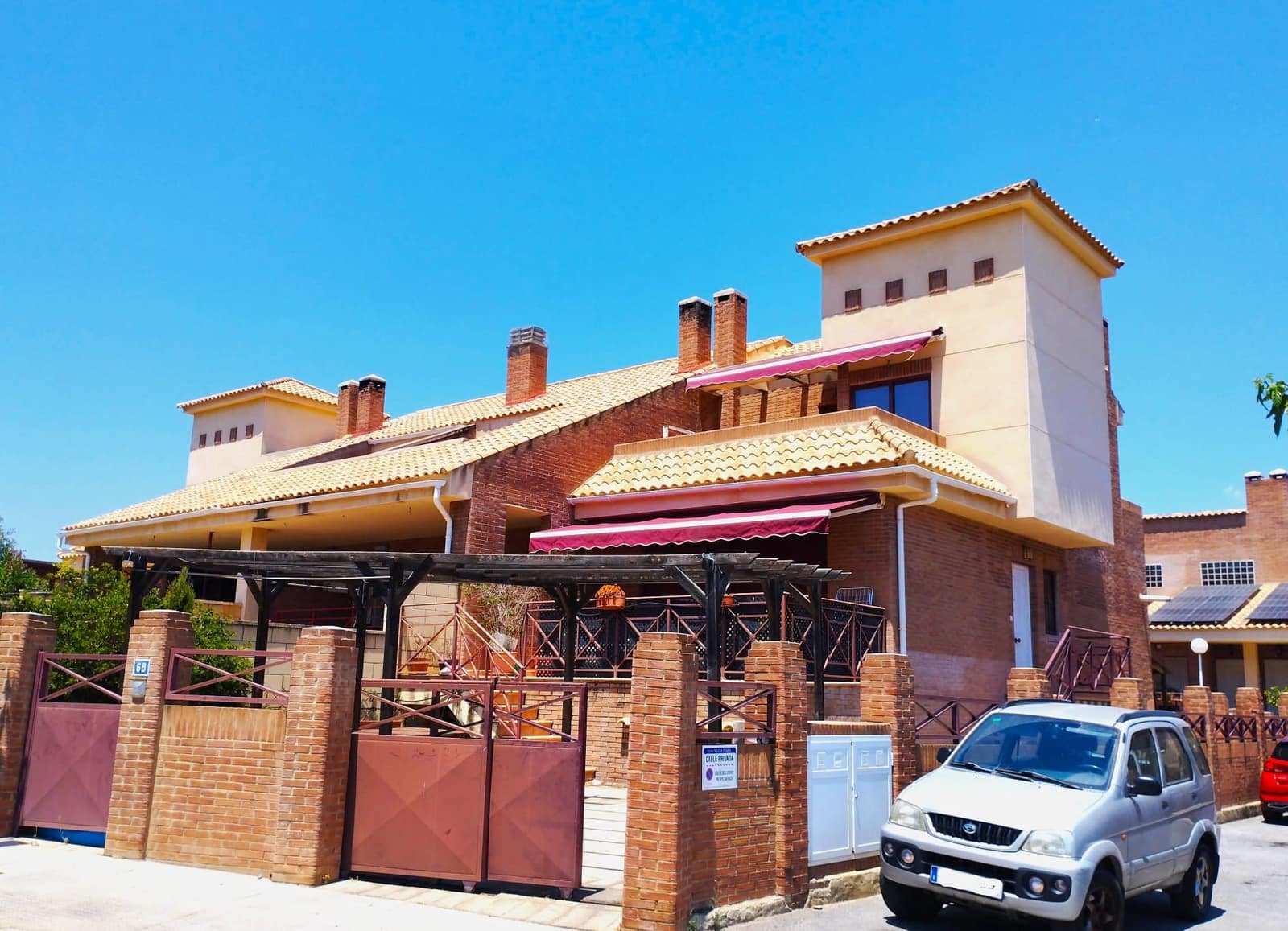 4 bedroom Bungalow for sale in La Nucia with pool garage - € 310,000 (Ref: 9489995)