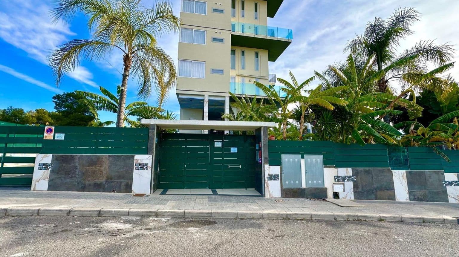 2 bedroom Apartment for sale in Finestrat with pool - € 275,000 (Ref: 9499905)