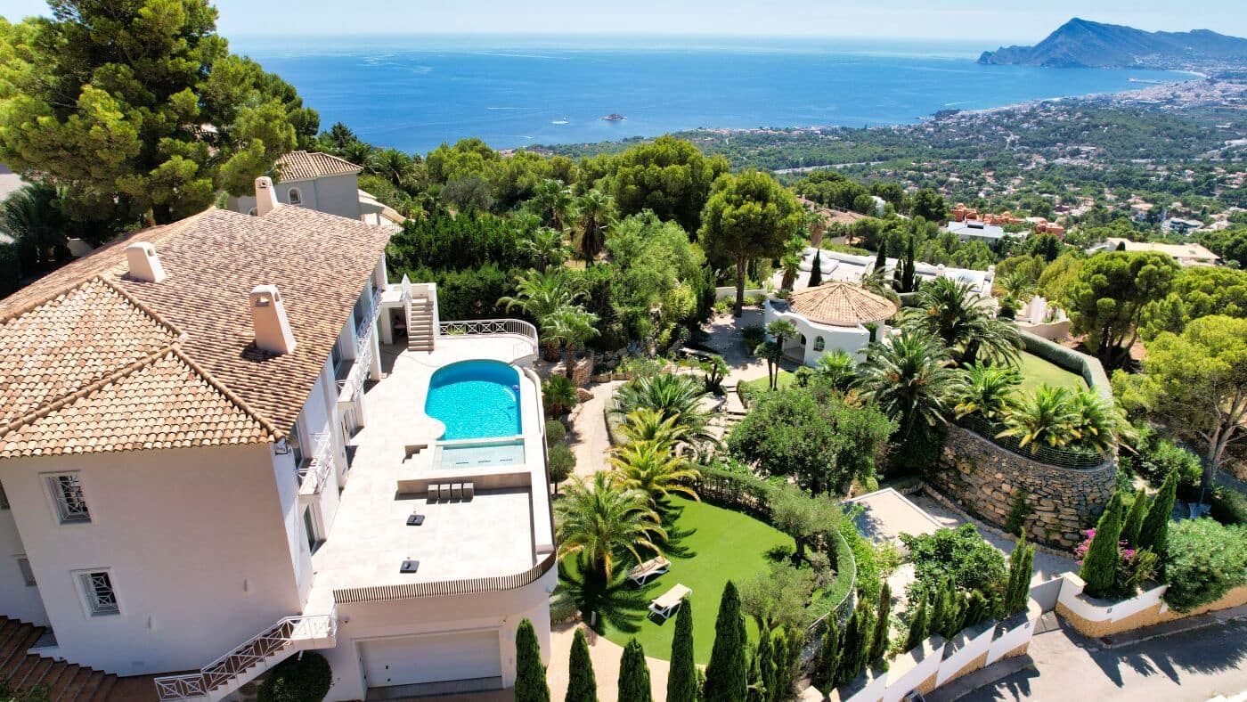 8 bedroom Villa for sale in Altea with pool - € 2,650,000 (Ref: 9499909)