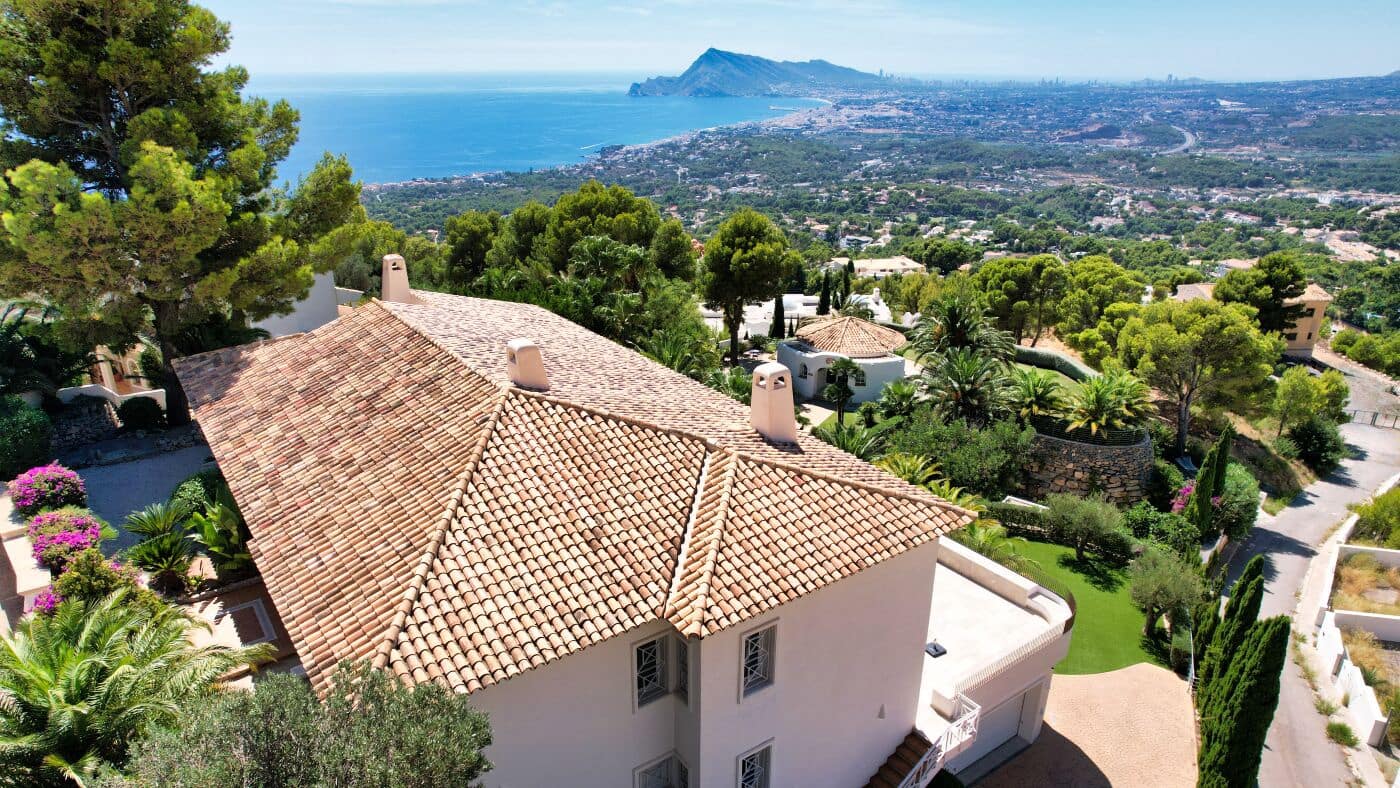 8 bedroom Villa for sale in Altea with pool - € 2,650,000 (Ref: 9499909)