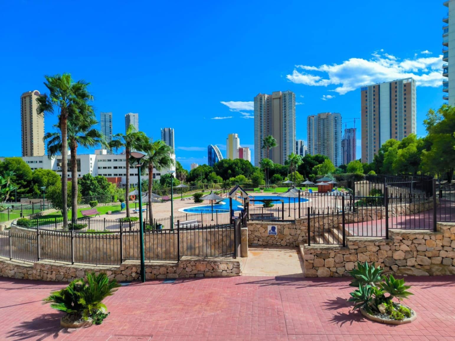 1 sovrum Lägenhet till salu i Benidorm med pool - 205 000 € (Ref: 9504695)
