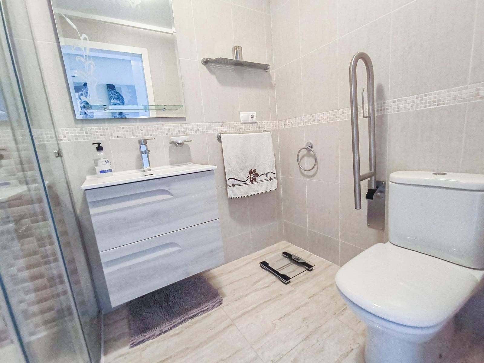 1 sovrum Lägenhet till salu i Benidorm med pool - 205 000 € (Ref: 9504695)