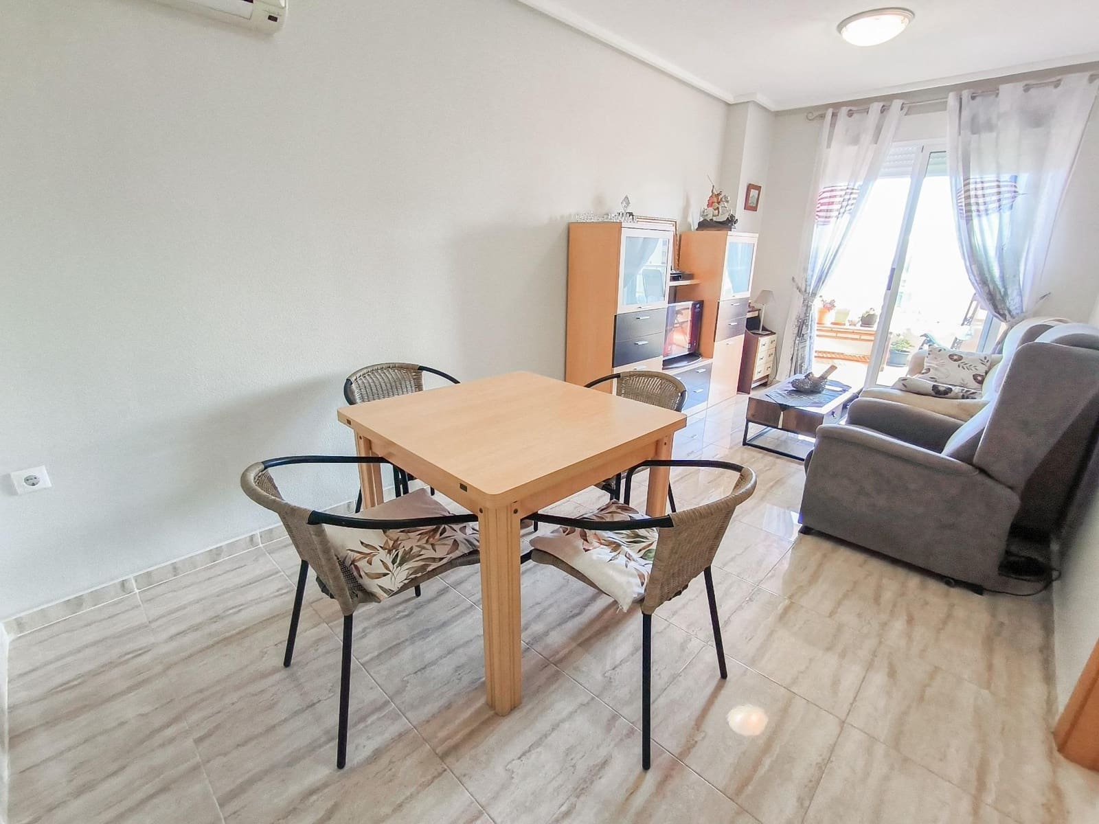 1 sovrum Lägenhet till salu i Benidorm med pool - 205 000 € (Ref: 9504695)