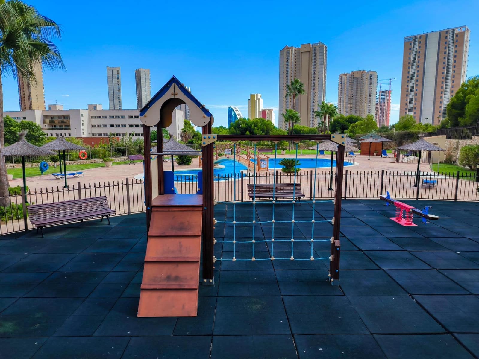 1 sovrum Lägenhet till salu i Benidorm med pool - 205 000 € (Ref: 9504695)