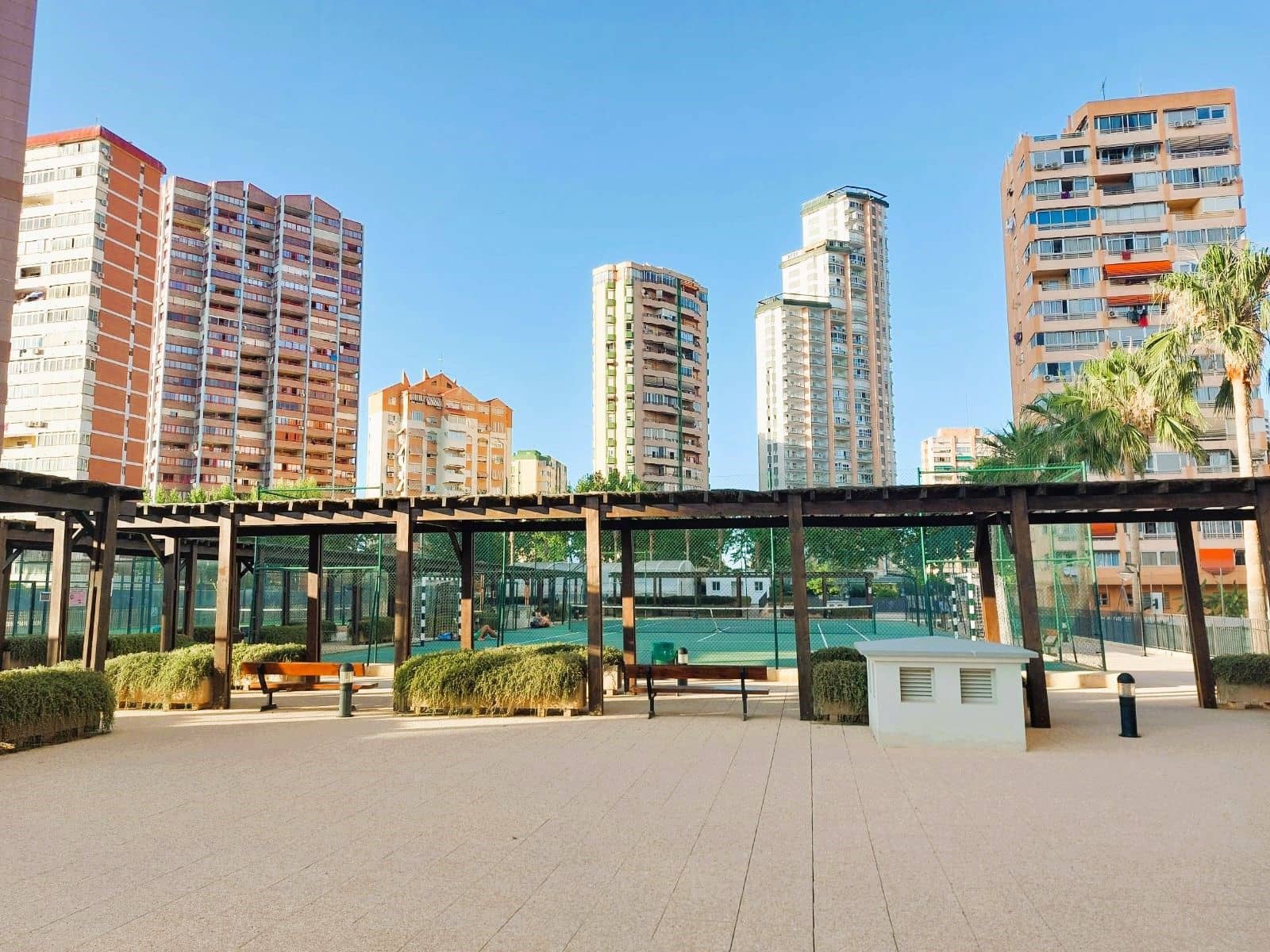 2 sypialnia Apartament na sprzedaż w Benidorm z basenem garażem - 349 000 € (Ref: 9506479)