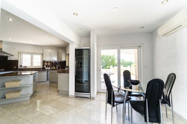 6 makuuhuone Omakotitalo myytävänä paikassa Calpe / Calp - 1 988 000 € (Ref: 9506496)