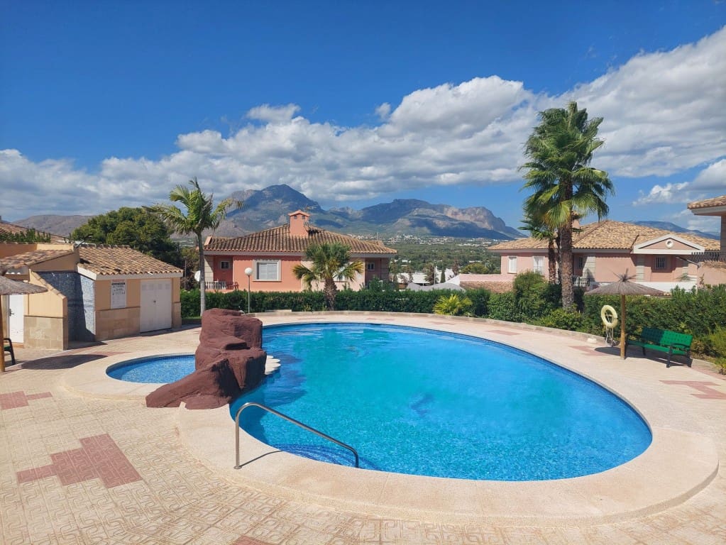 3 soveværelse Villa til salg i Benidorm med swimmingpool garage - € 525.000 (Ref: 9509421)