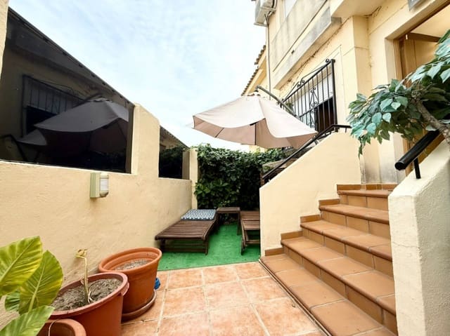 3 makuuhuone Rivitalo myytävänä paikassa Polop mukana uima-altaan 
autotalli - 239 000 € (Ref: 9521907)