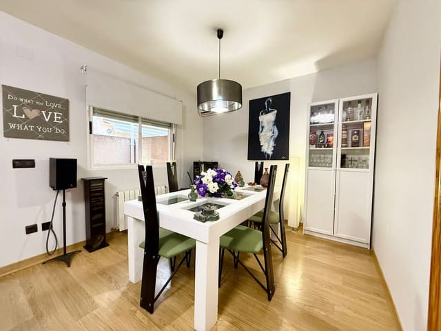 3 makuuhuone Rivitalo myytävänä paikassa Polop mukana uima-altaan 
autotalli - 239 000 € (Ref: 9521907)