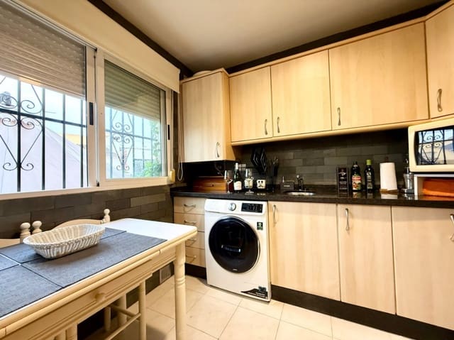 3 makuuhuone Rivitalo myytävänä paikassa Polop mukana uima-altaan 
autotalli - 239 000 € (Ref: 9521907)