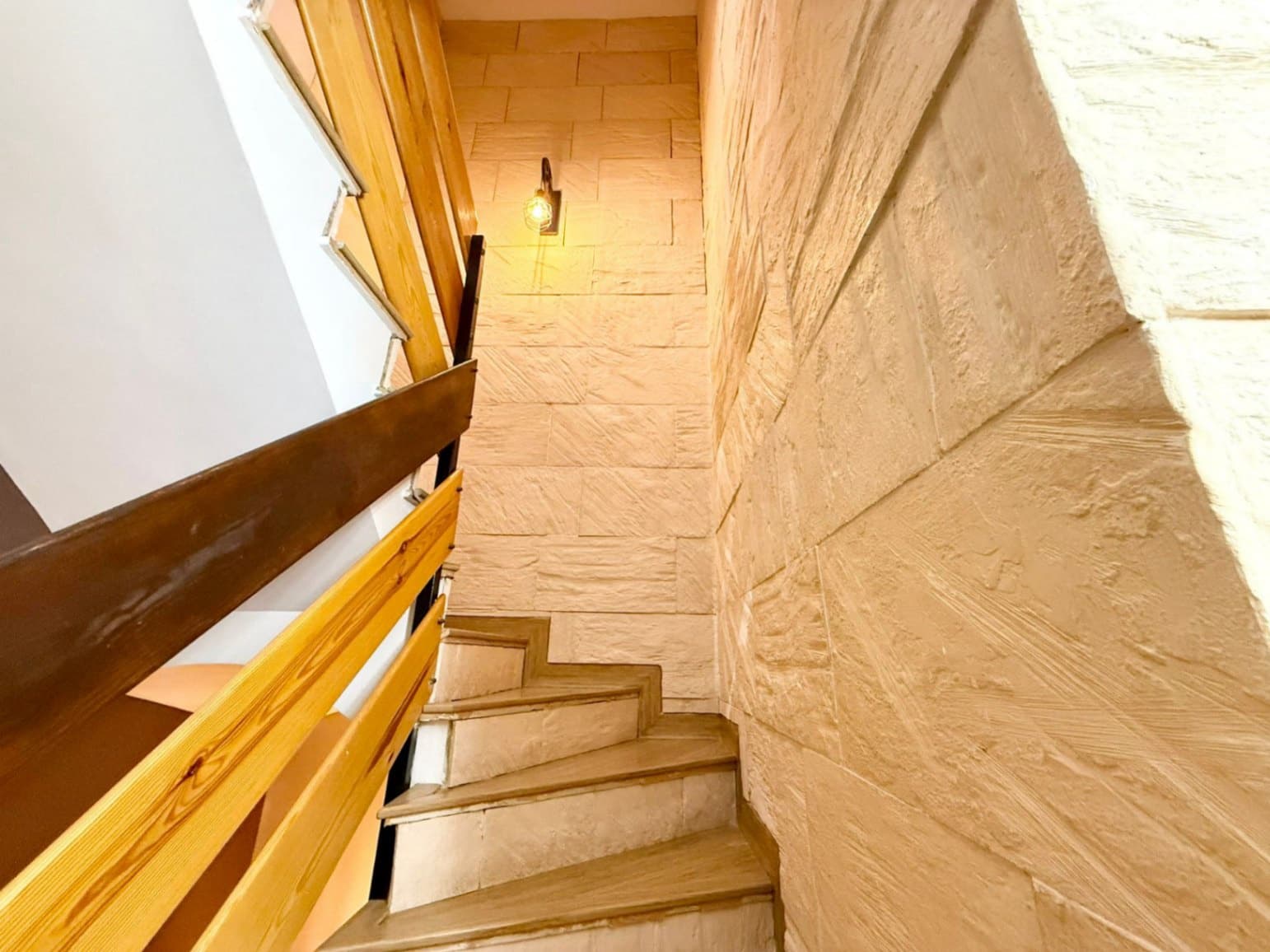 3 makuuhuone Rivitalo myytävänä paikassa Polop mukana uima-altaan 
autotalli - 239 000 € (Ref: 9521907)