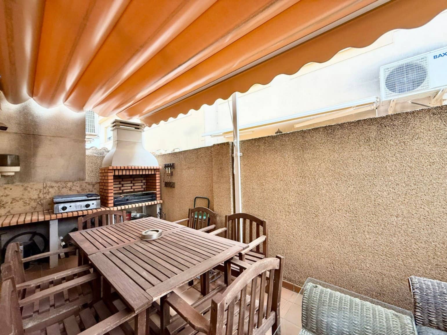 3 makuuhuone Rivitalo myytävänä paikassa Polop mukana uima-altaan 
autotalli - 239 000 € (Ref: 9521907)