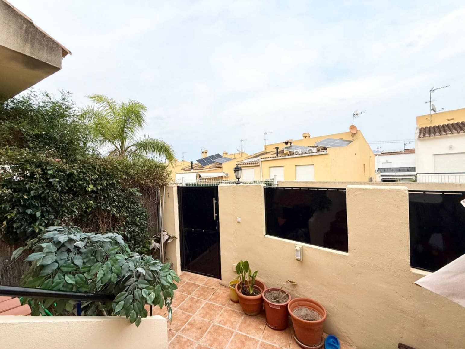 3 makuuhuone Rivitalo myytävänä paikassa Polop mukana uima-altaan 
autotalli - 239 000 € (Ref: 9521907)