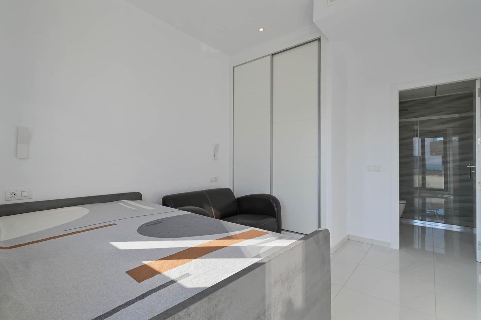 3 bedroom Villa for sale in Polop with pool garage - € 335,000 (Ref: 9524655)