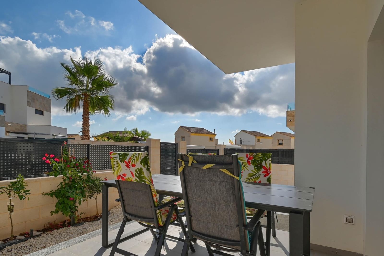 3 bedroom Villa for sale in Polop with pool garage - € 335,000 (Ref: 9524655)