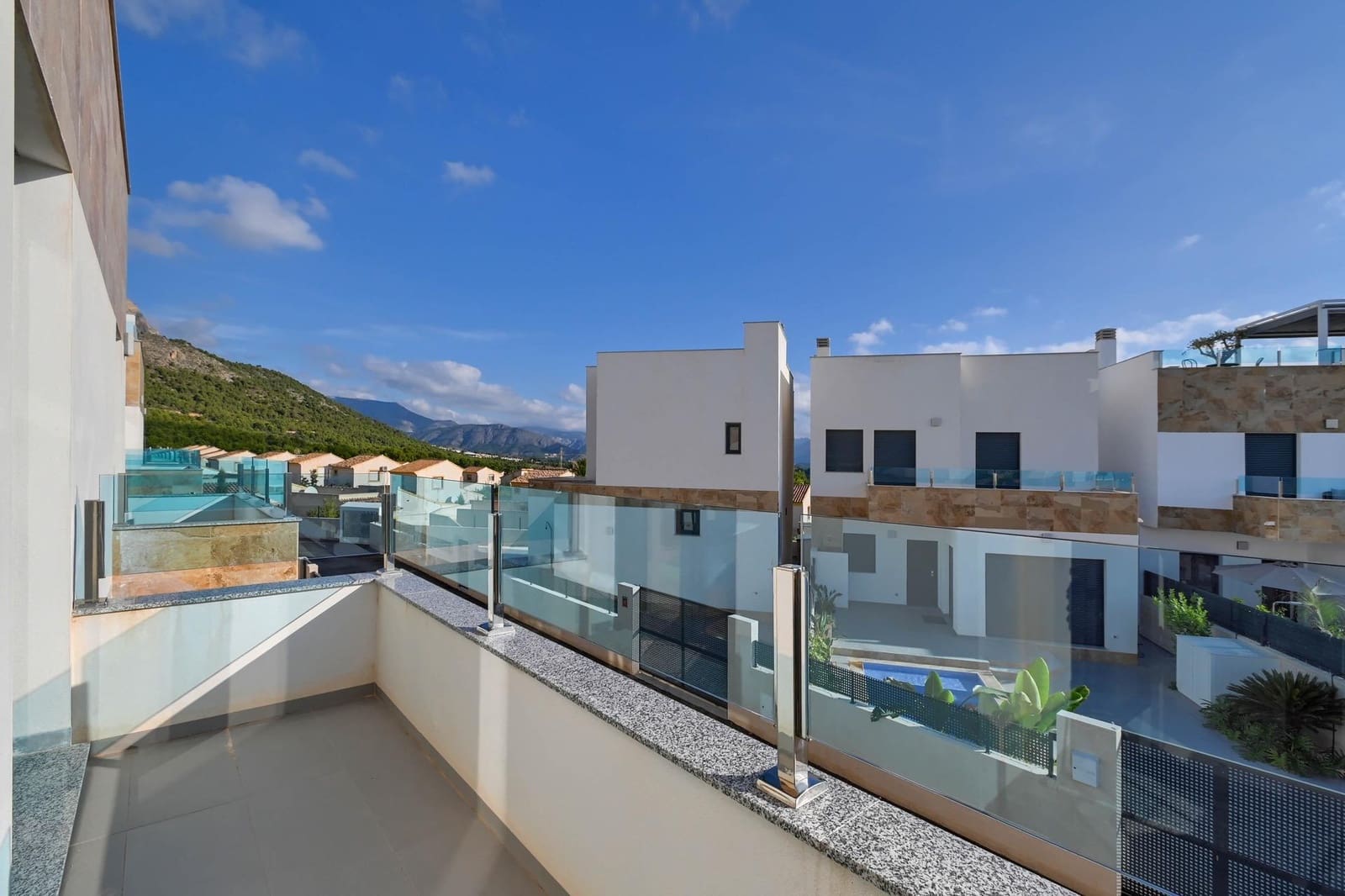 3 bedroom Villa for sale in Polop with pool garage - € 335,000 (Ref: 9524655)