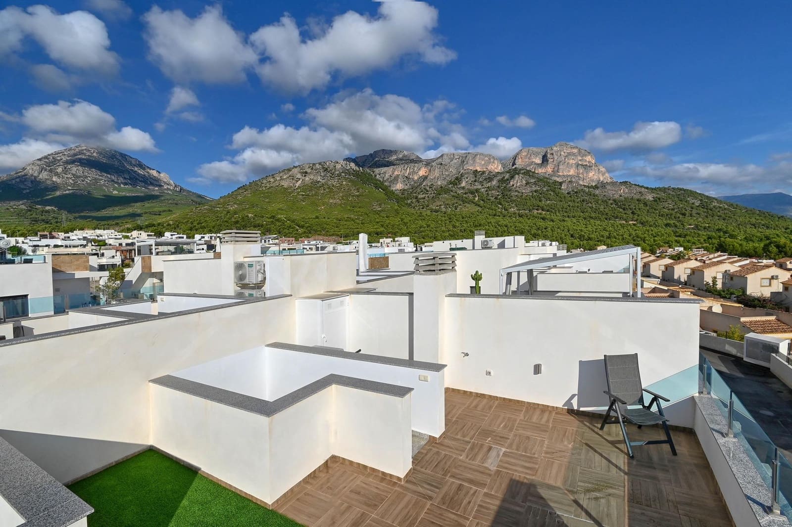 3 bedroom Villa for sale in Polop with pool garage - € 335,000 (Ref: 9524655)