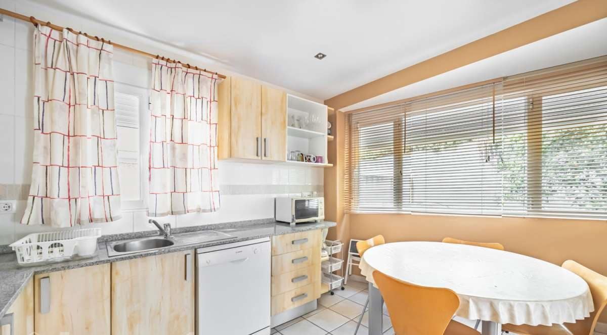 3 bedroom Villa for sale in La Nucia with pool garage - € 444,000 (Ref: 9525696)