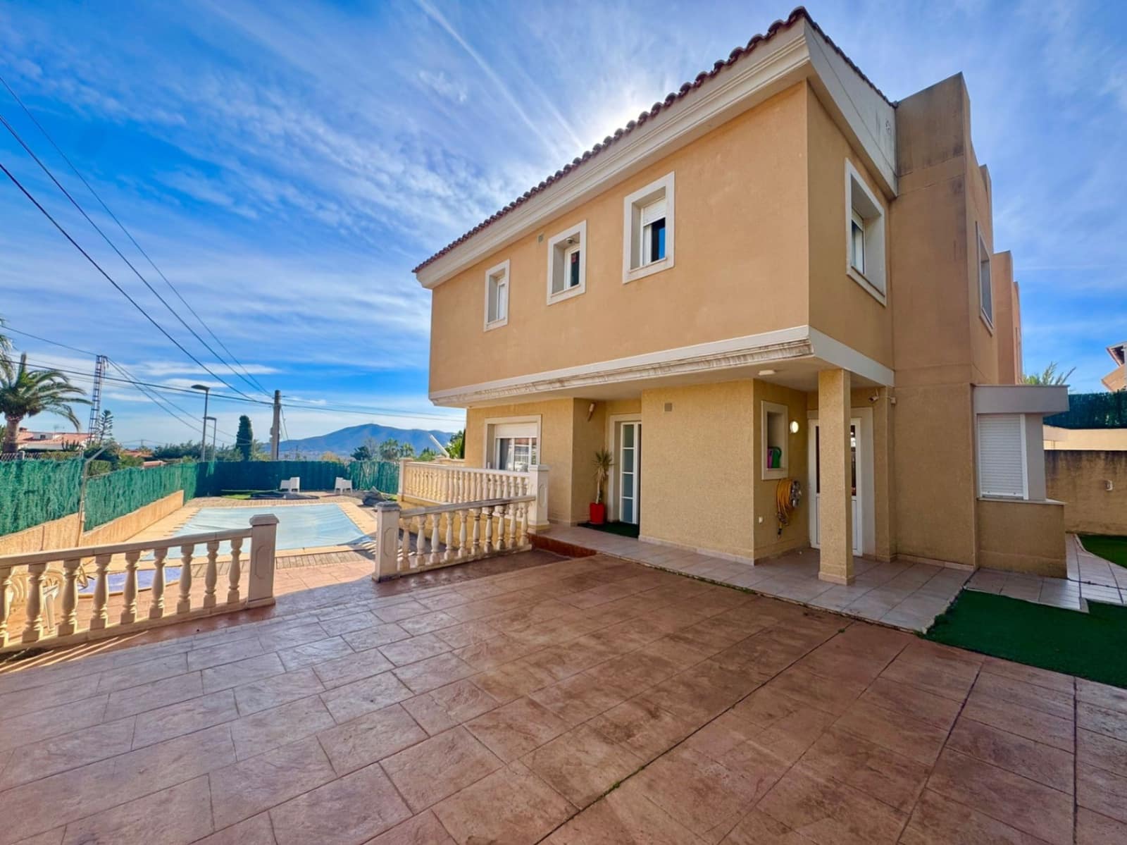 chalet-de-3-habitaciones-en-la-nucia-en-venta-con-piscina-garaje-444
