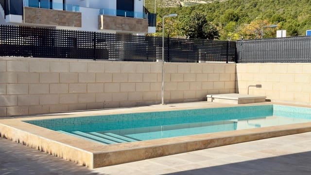 3 makuuhuone Huvila myytävänä paikassa Polop mukana uima-altaan 
autotalli - 449 000 € (Ref: 9530883)