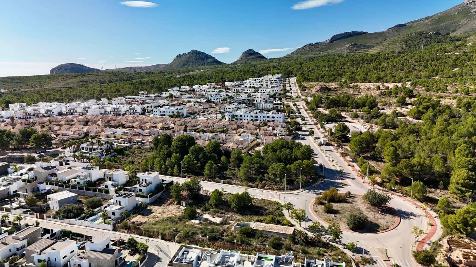 3 makuuhuone Huvila myytävänä paikassa Polop mukana uima-altaan 
autotalli - 449 000 € (Ref: 9530883)