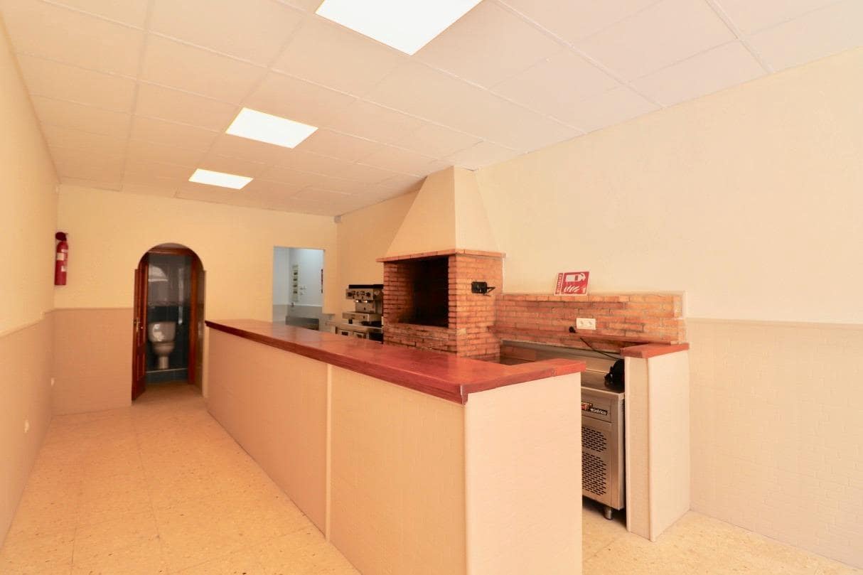 Erhverv til salg i Benidorm med swimmingpool - € 130.000 (Ref: 9538970)