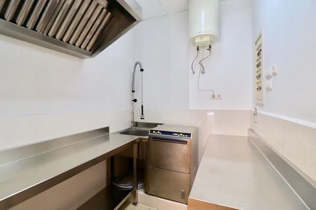 Erhverv til salg i Benidorm med swimmingpool - € 130.000 (Ref: 9538970)