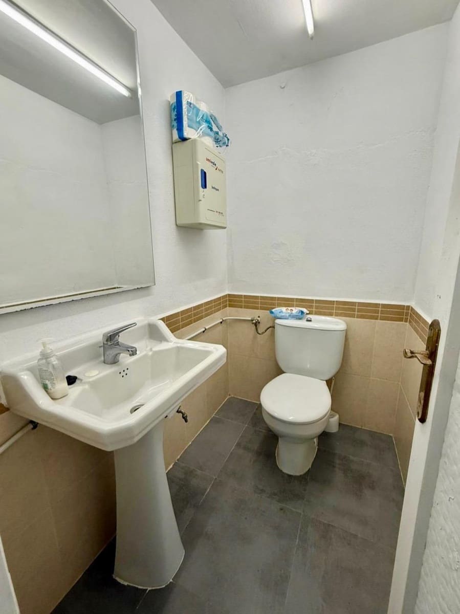 Erhverv til salg i Benidorm med swimmingpool - € 139.000 (Ref: 9538976)